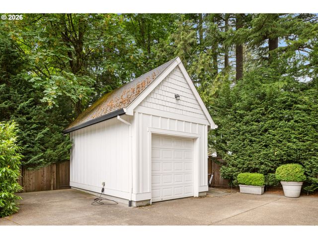 6437 Sw RALEIGHWOOD Ct, Portland, OR 97221