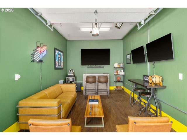 6437 Sw RALEIGHWOOD Ct, Portland, OR 97221