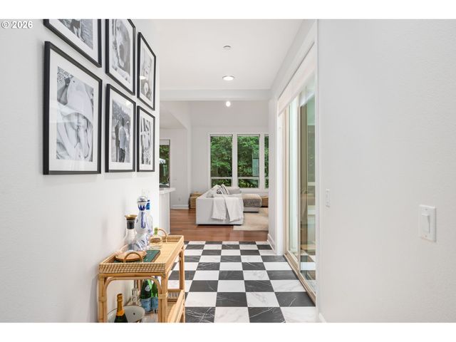 6437 Sw RALEIGHWOOD Ct, Portland, OR 97221