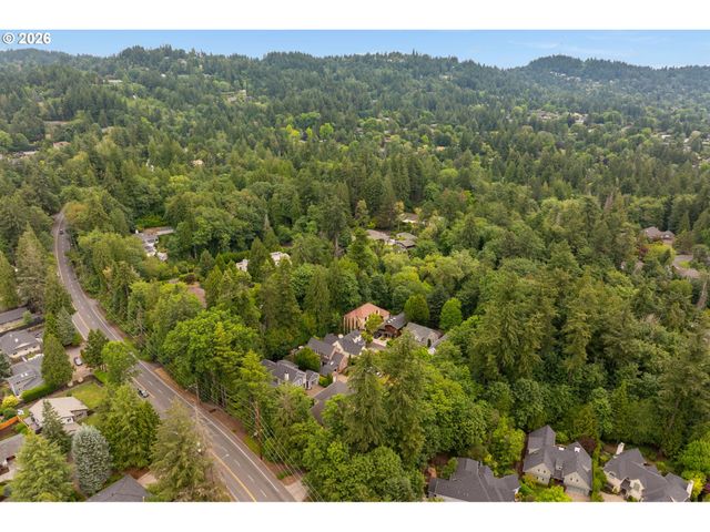 6437 Sw RALEIGHWOOD Ct, Portland, OR 97221