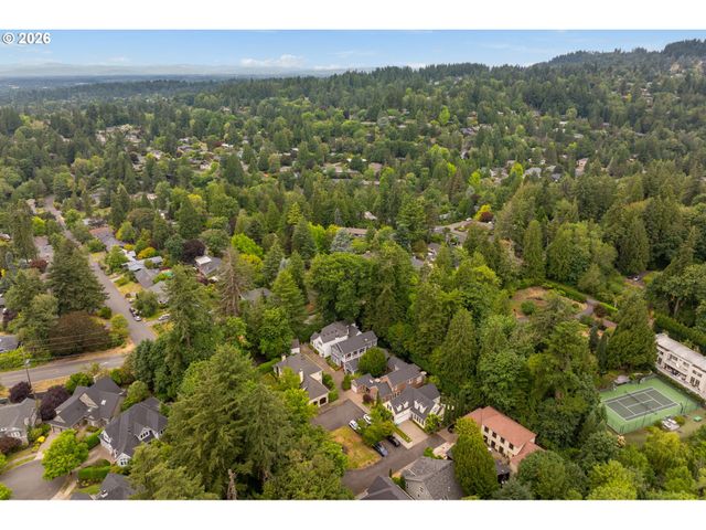 6437 Sw RALEIGHWOOD Ct, Portland, OR 97221