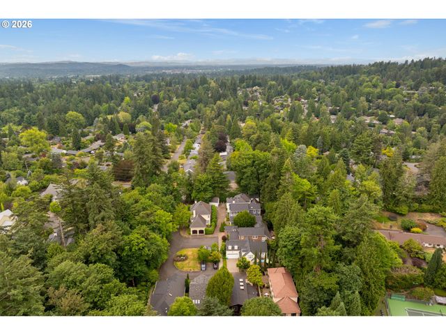6437 Sw RALEIGHWOOD Ct, Portland, OR 97221
