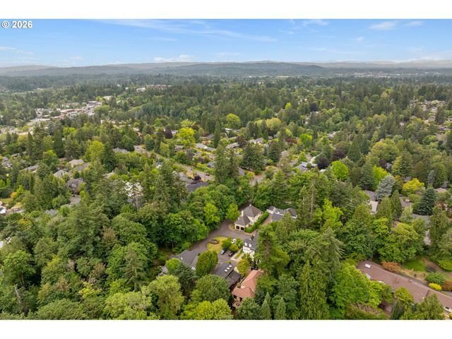 6437 Sw RALEIGHWOOD Ct, Portland, OR 97221