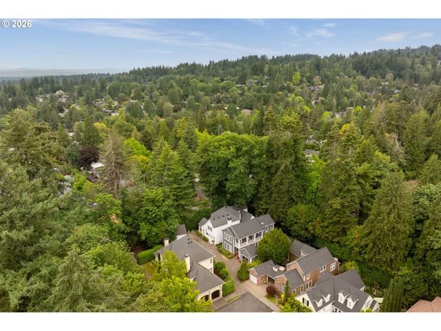 6437 Sw RALEIGHWOOD Ct, Portland, OR 97221