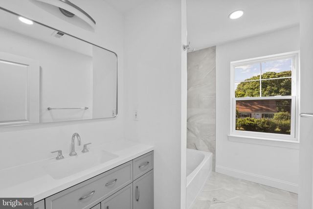 492 ELLIS AVE, Lawnside, NJ 08045