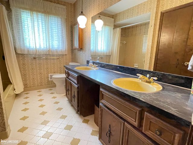 53971 Shelby Road, Shelby Twp, MI 48316