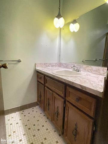 53971 Shelby Road, Shelby Twp, MI 48316