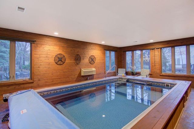 6819 Woodstock Court, Shawnee, KS 66218