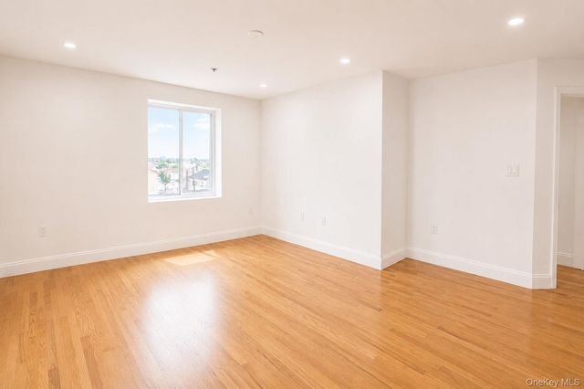 10 Franklin Boulevard 412, Long Beach, NY 11561