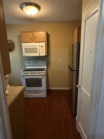 2423 Simpson Street, Paris, TX 75460