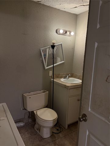 2423 Simpson Street, Paris, TX 75460