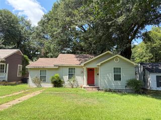 2423 Simpson Street, Paris, TX 75460