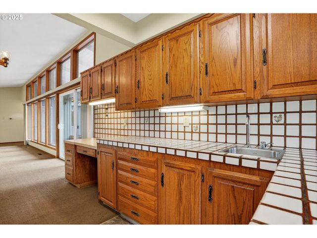 5116 Ne 41ST Ave, Portland, OR 97211