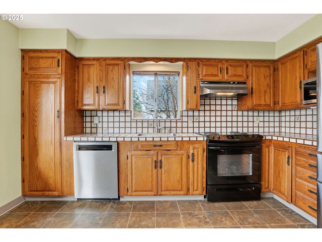 5116 Ne 41ST Ave, Portland, OR 97211