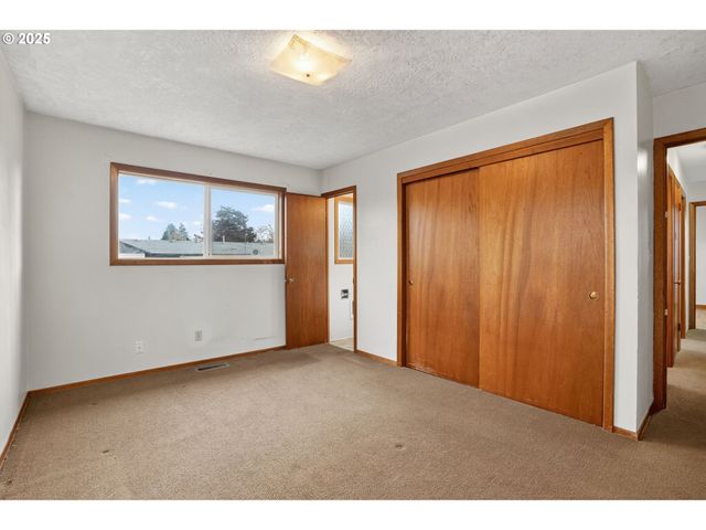 5116 Ne 41ST Ave, Portland, OR 97211