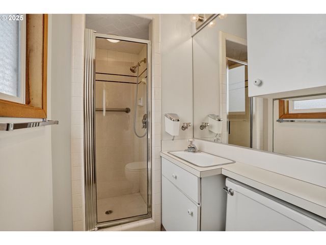 5116 Ne 41ST Ave, Portland, OR 97211