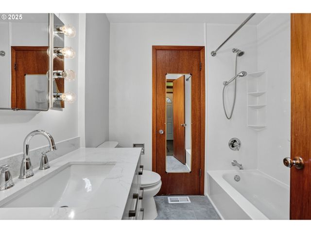 5116 Ne 41ST Ave, Portland, OR 97211