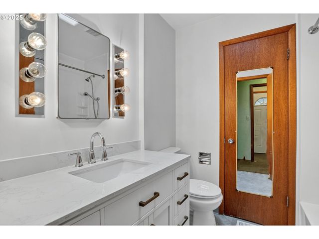 5116 Ne 41ST Ave, Portland, OR 97211