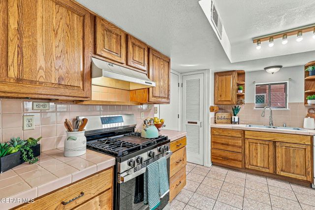 3221 WAYSIDE Street, El Paso, TX 79936