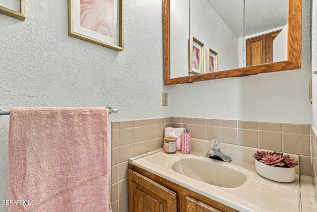 3221 WAYSIDE Street, El Paso, TX 79936