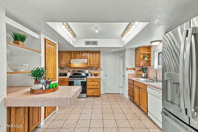 3221 WAYSIDE Street, El Paso, TX 79936