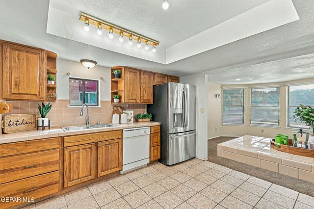 3221 WAYSIDE Street, El Paso, TX 79936