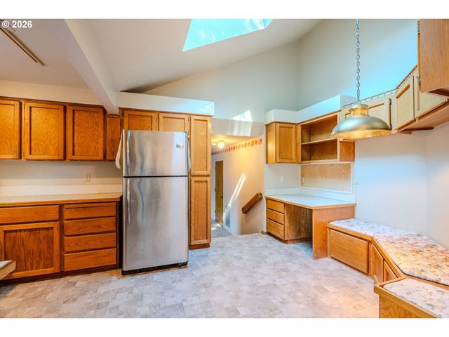 16076 Nw OAK HILLS Dr, Beaverton, OR 97006