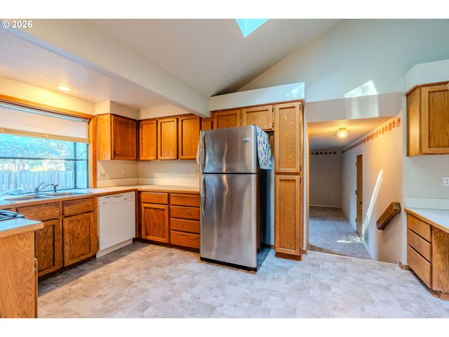 16076 Nw OAK HILLS Dr, Beaverton, OR 97006