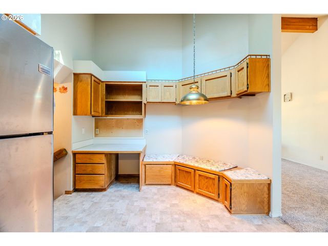 16076 Nw OAK HILLS Dr, Beaverton, OR 97006
