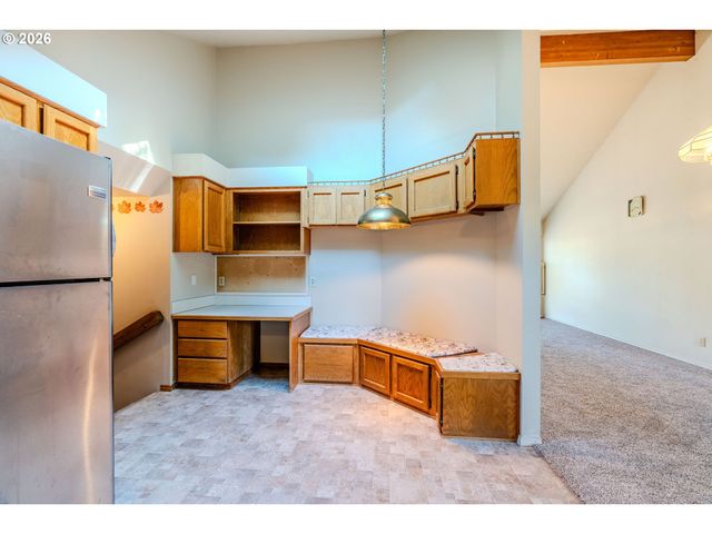 16076 Nw OAK HILLS Dr, Beaverton, OR 97006