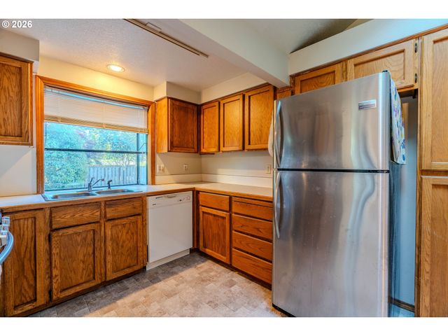 16076 Nw OAK HILLS Dr, Beaverton, OR 97006