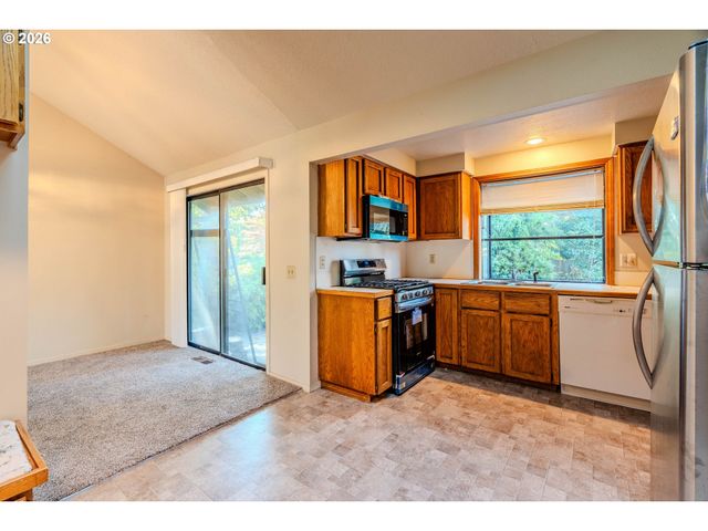 16076 Nw OAK HILLS Dr, Beaverton, OR 97006