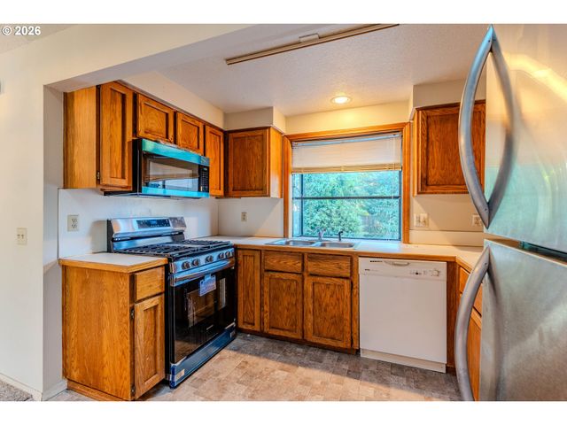16076 Nw OAK HILLS Dr, Beaverton, OR 97006
