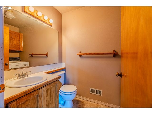 16076 Nw OAK HILLS Dr, Beaverton, OR 97006