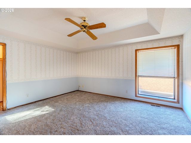 16076 Nw OAK HILLS Dr, Beaverton, OR 97006