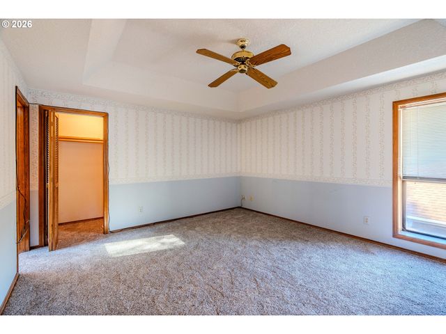 16076 Nw OAK HILLS Dr, Beaverton, OR 97006