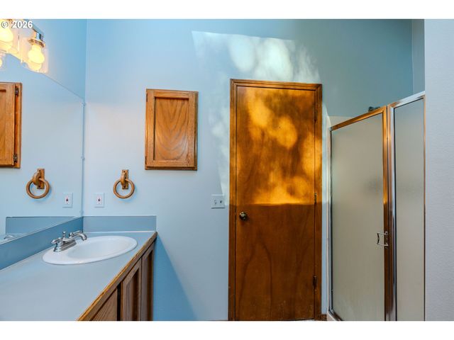 16076 Nw OAK HILLS Dr, Beaverton, OR 97006