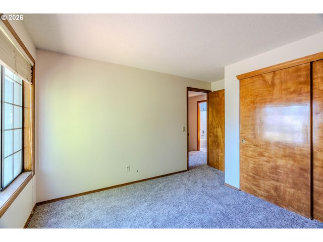 16076 Nw OAK HILLS Dr, Beaverton, OR 97006