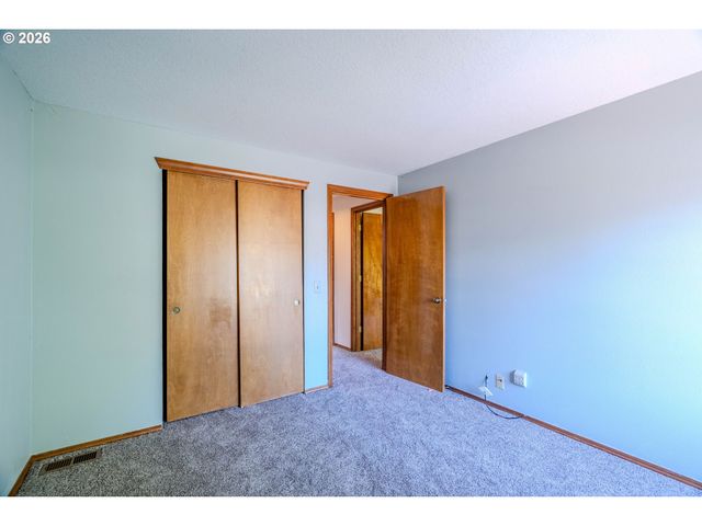 16076 Nw OAK HILLS Dr, Beaverton, OR 97006