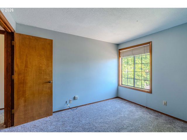 16076 Nw OAK HILLS Dr, Beaverton, OR 97006