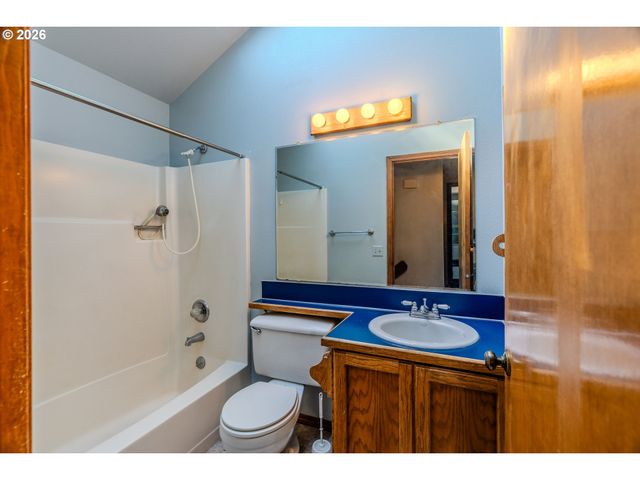 16076 Nw OAK HILLS Dr, Beaverton, OR 97006