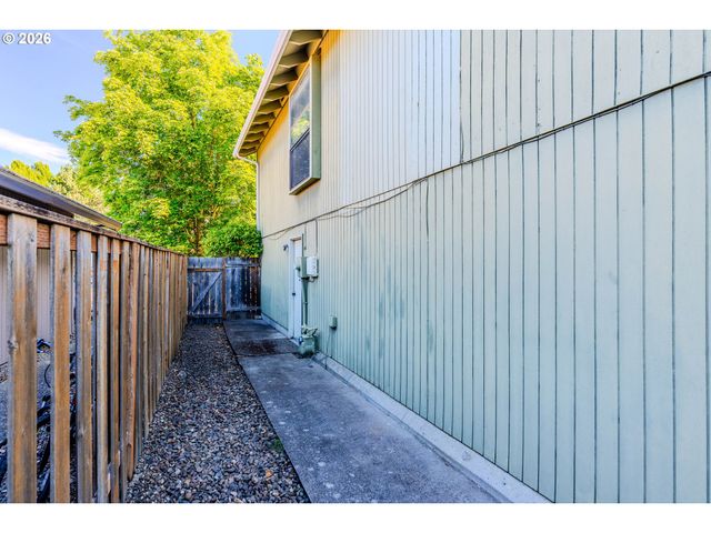 16076 Nw OAK HILLS Dr, Beaverton, OR 97006