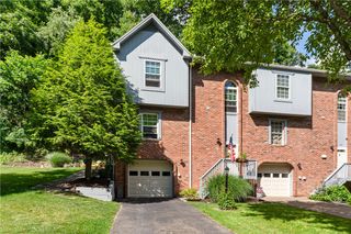 162 Old English Rd, Ross Twp, PA 15237