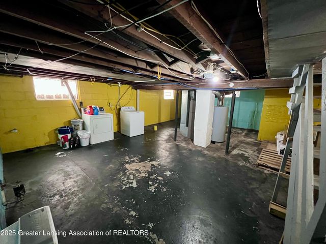 1403 W Michigan Avenue, Lansing, MI 48915