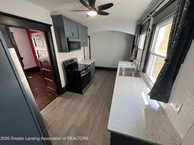1403 W Michigan Avenue, Lansing, MI 48915