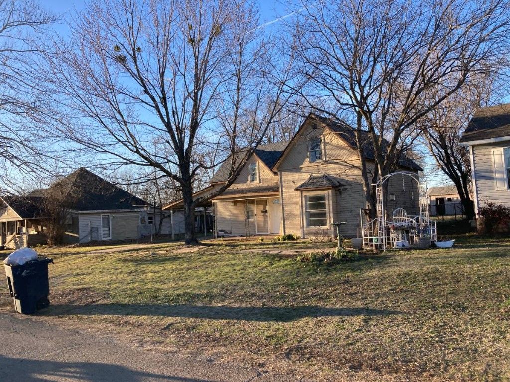 307 E 2nd Street, Stroud, OK 74079