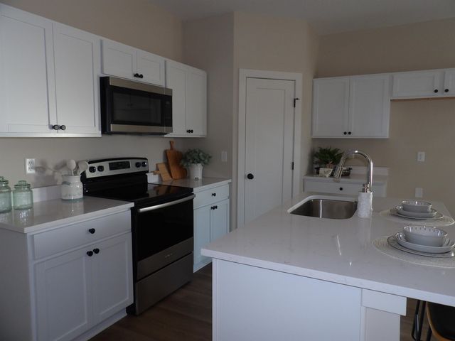 2459 W MacArthur Ct, Wichita, KS 67217