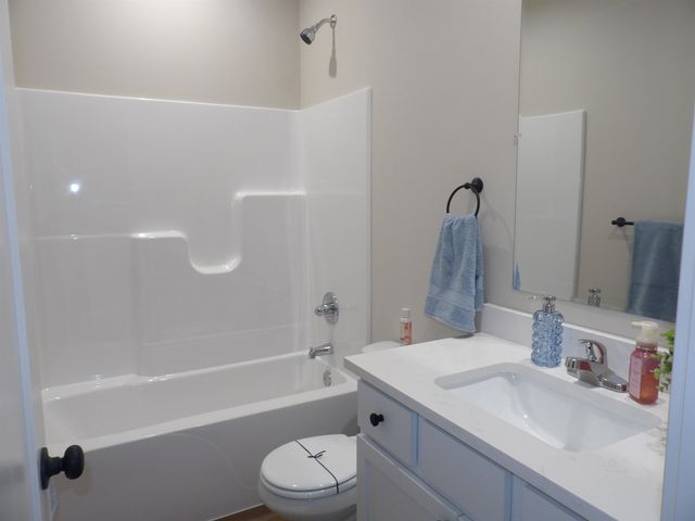 2459 W MacArthur Ct, Wichita, KS 67217