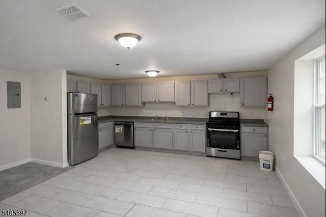 56 Kent St, Newark City, NJ 07108