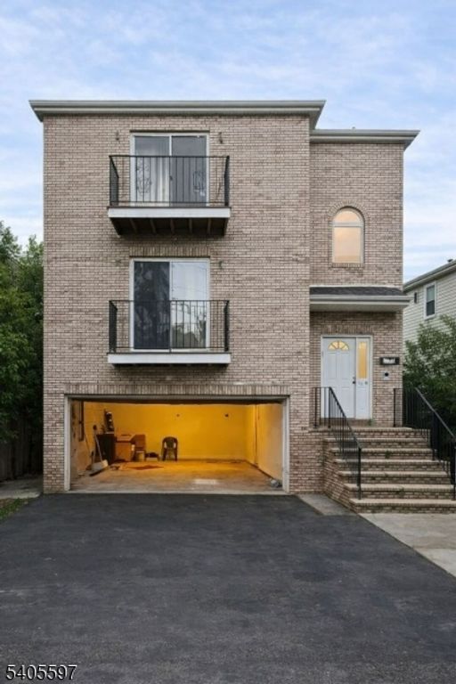 56 Kent St, Newark City, NJ 07108